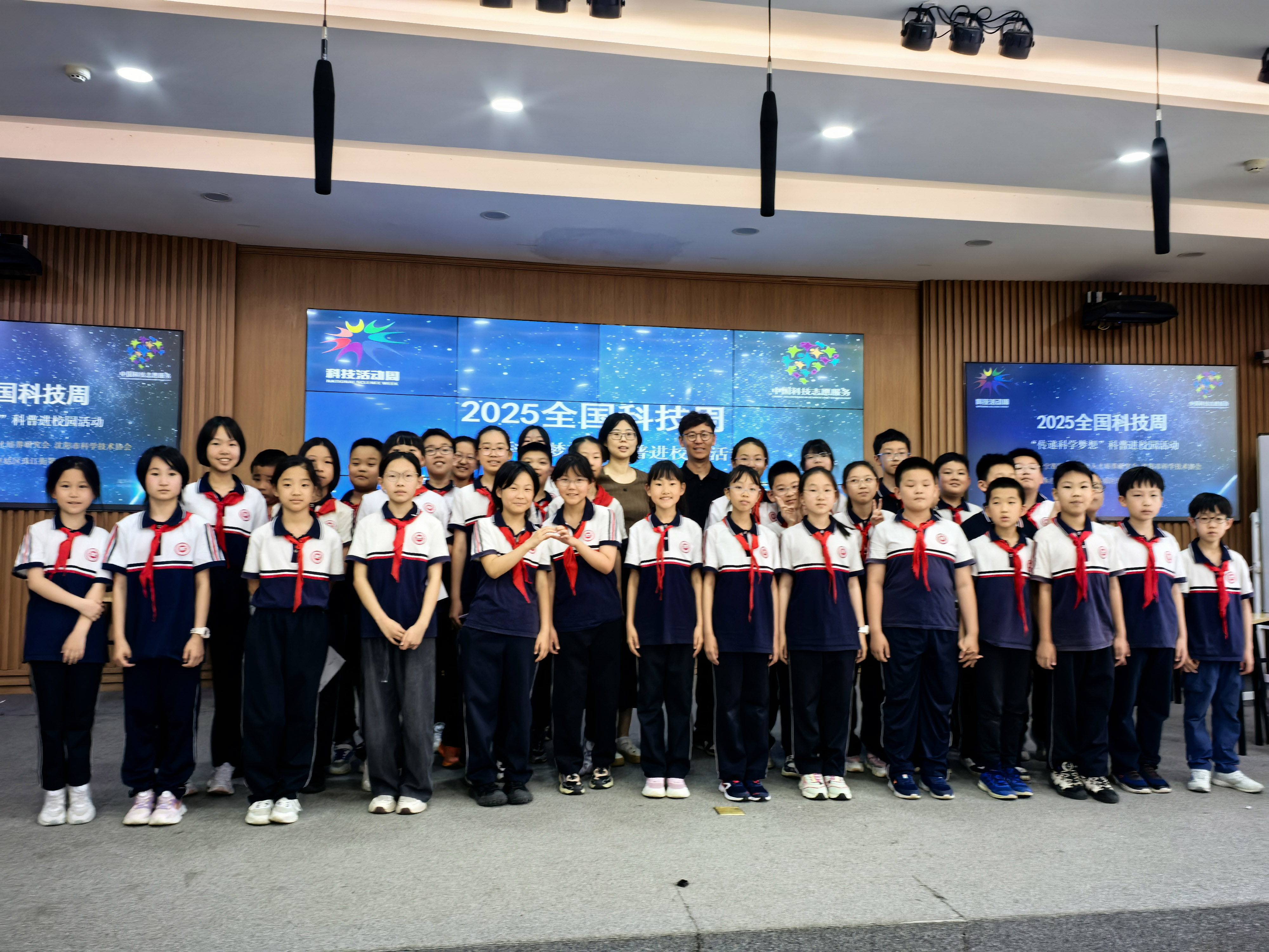 航天种子“上岸”记——2025全国科技周“传递科学梦想”科普进校园活动走进珠江街第五小学