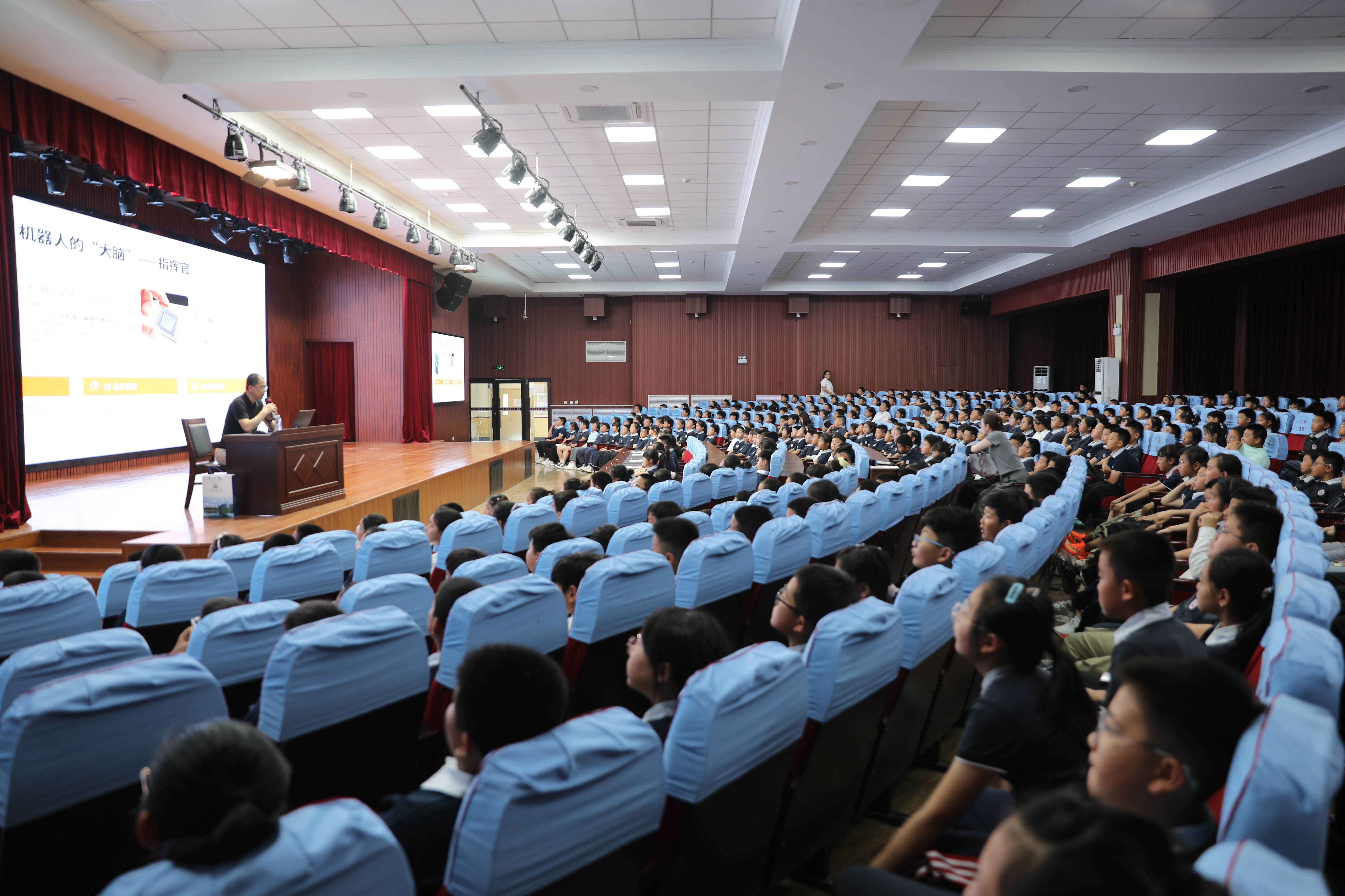 探秘机器人的身体构造科普进校园活动走进沈阳市广全学校